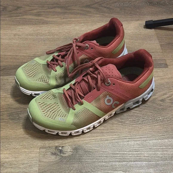 On Running Green and Red Athletic Shoes size 6 - Picture 1 of 14